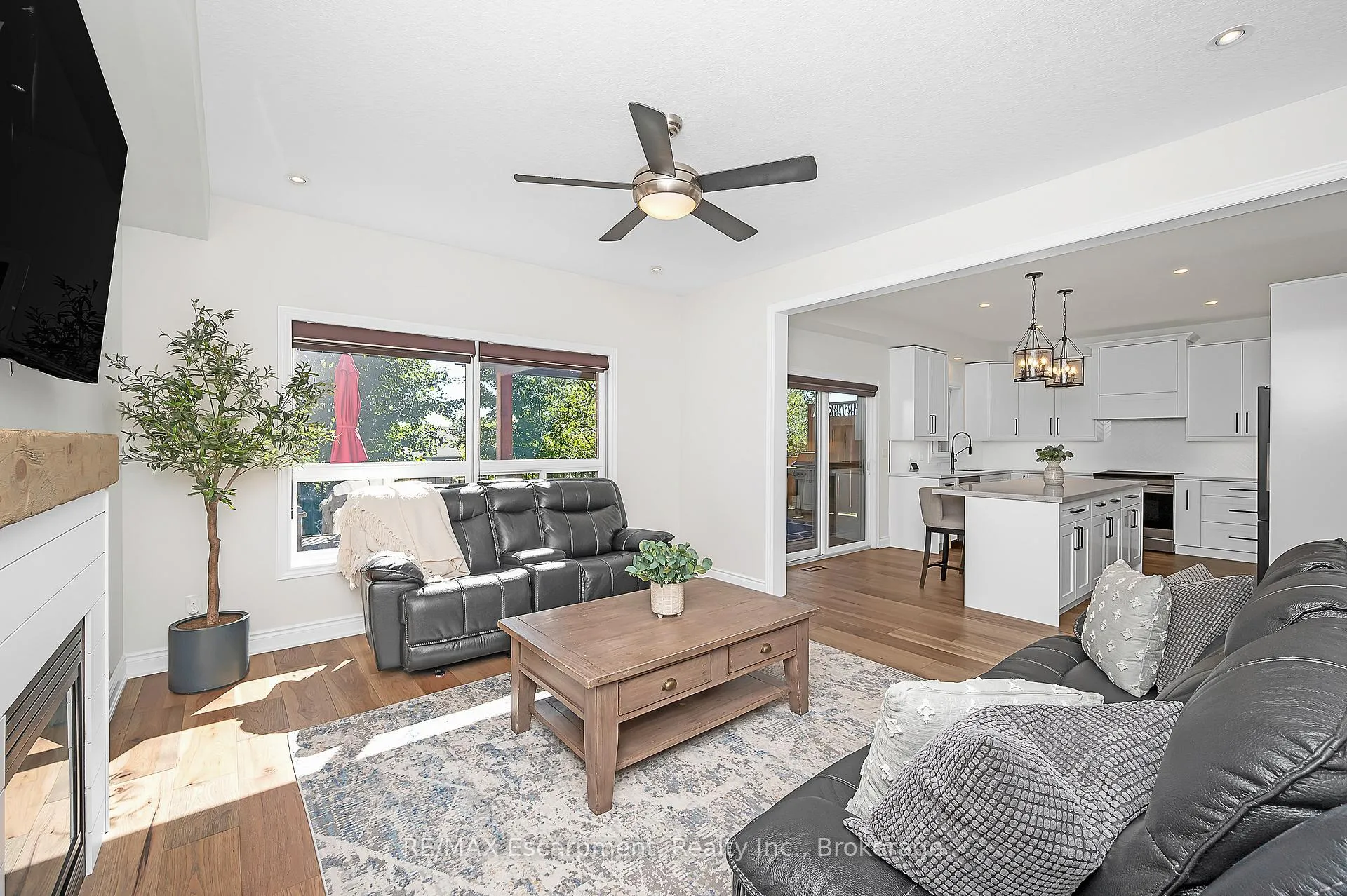 Photo 13 of 23 Howard Marshall Street, North Dumfries — HOMEH