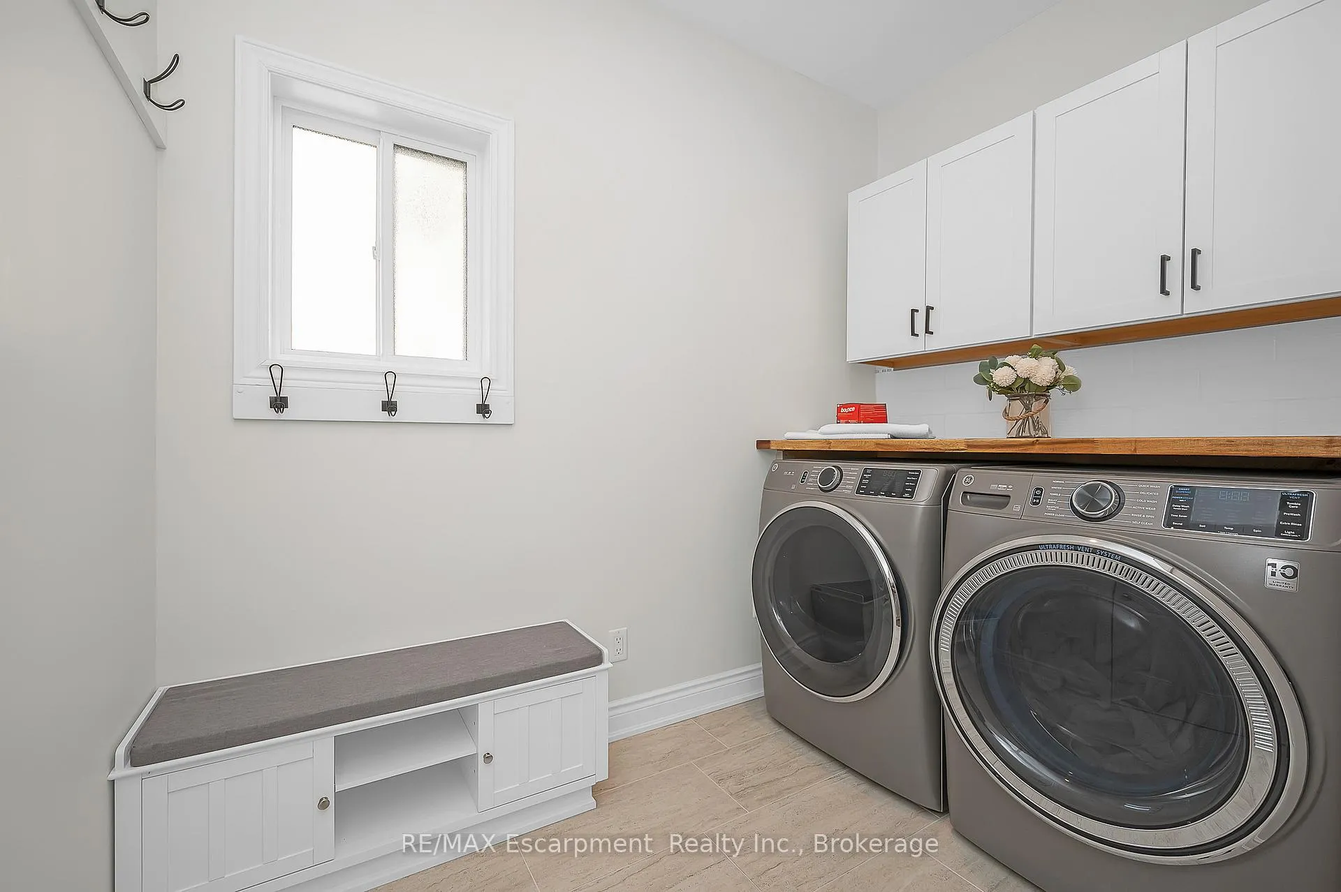Photo 14 of 23 Howard Marshall Street, North Dumfries — HOMEH