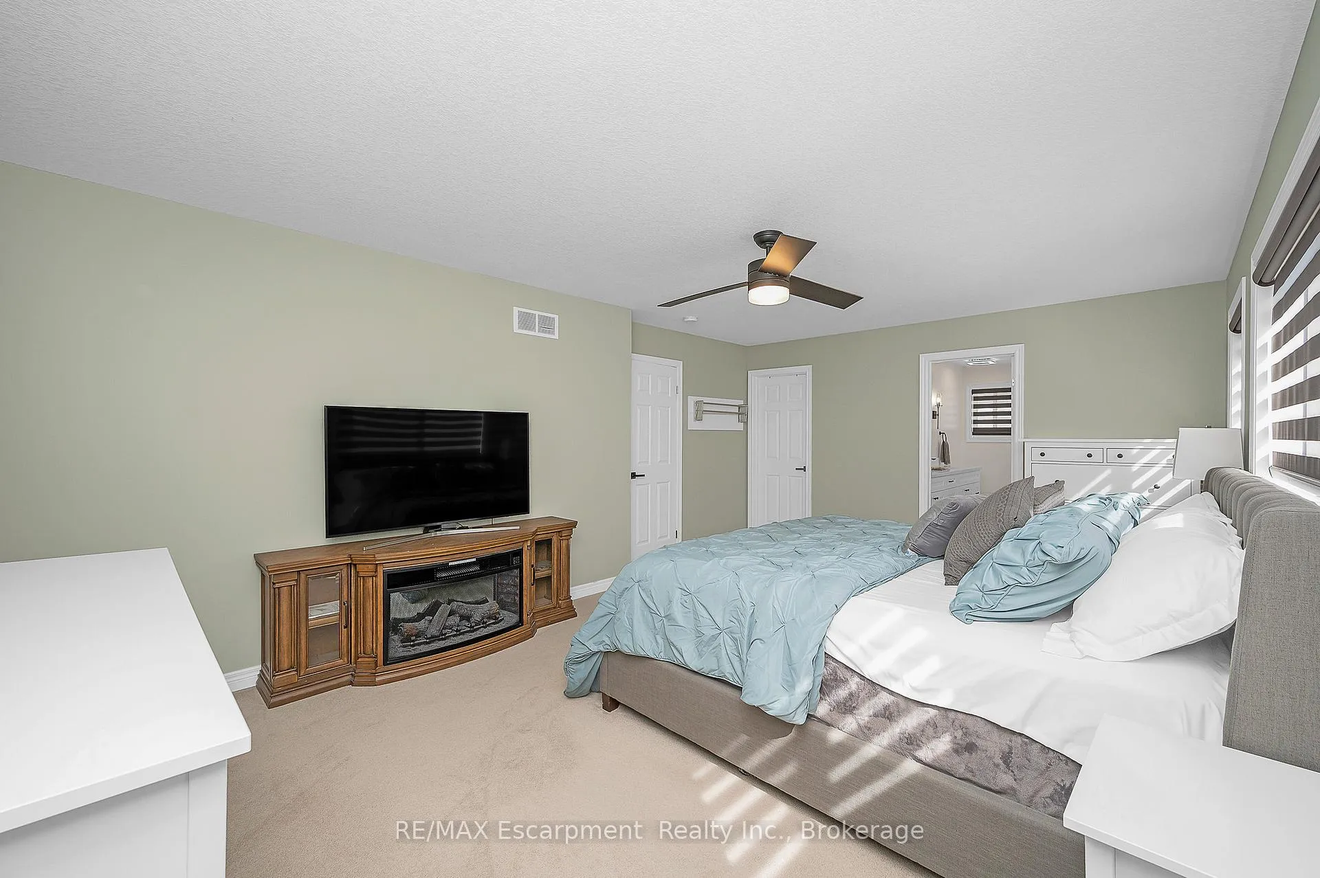 Photo 18 of 23 Howard Marshall Street, North Dumfries — HOMEH