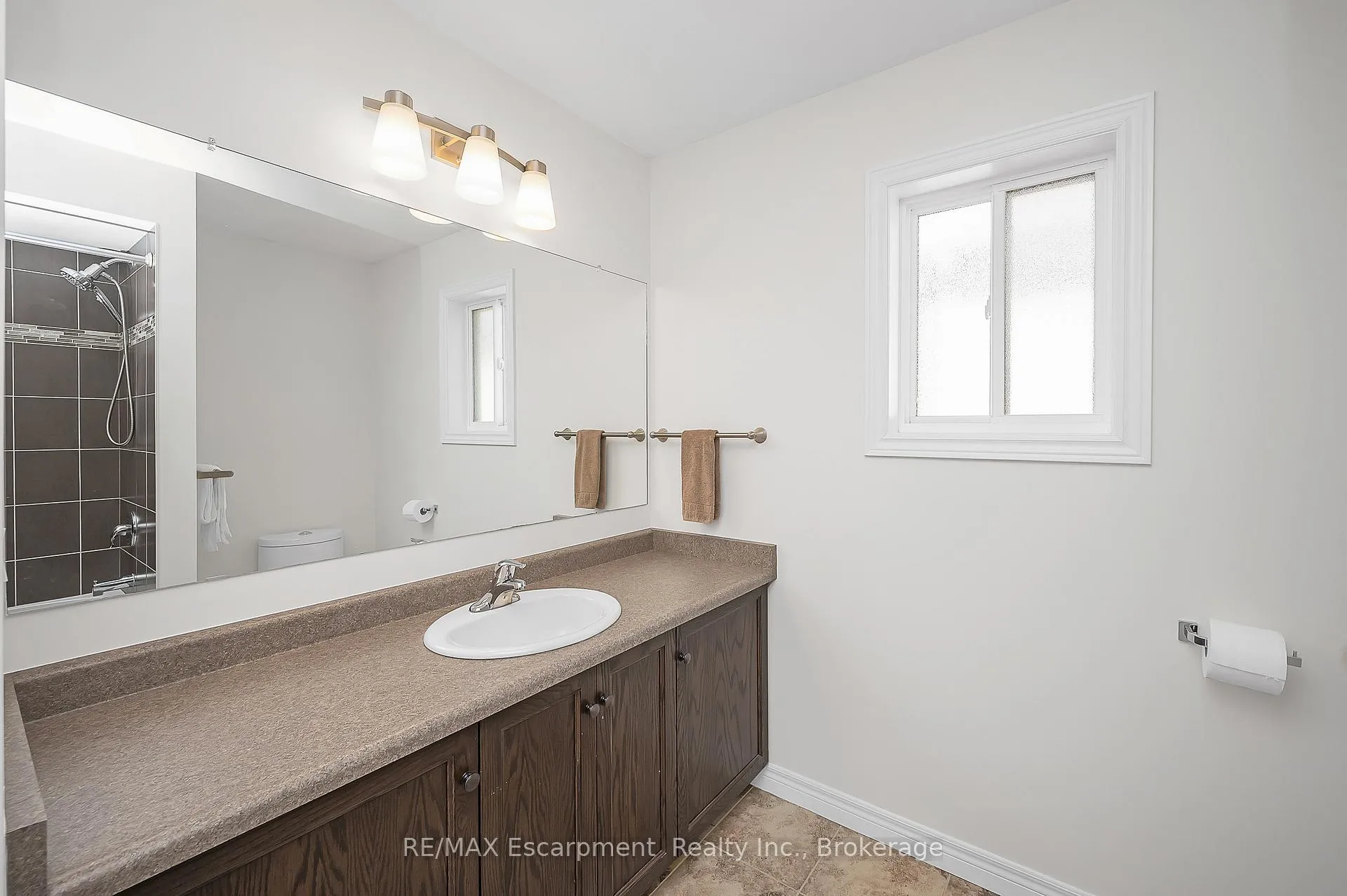Photo 27 of 23 Howard Marshall Street, North Dumfries — HOMEH