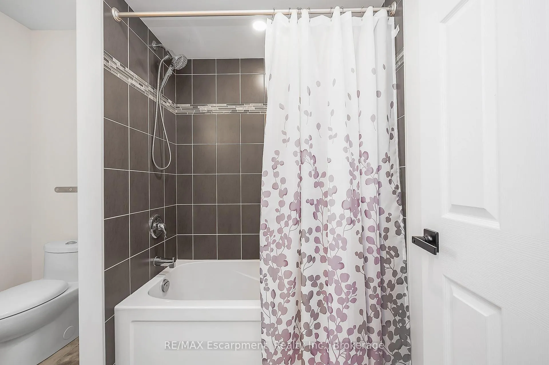 Photo 28 of 23 Howard Marshall Street, North Dumfries — HOMEH