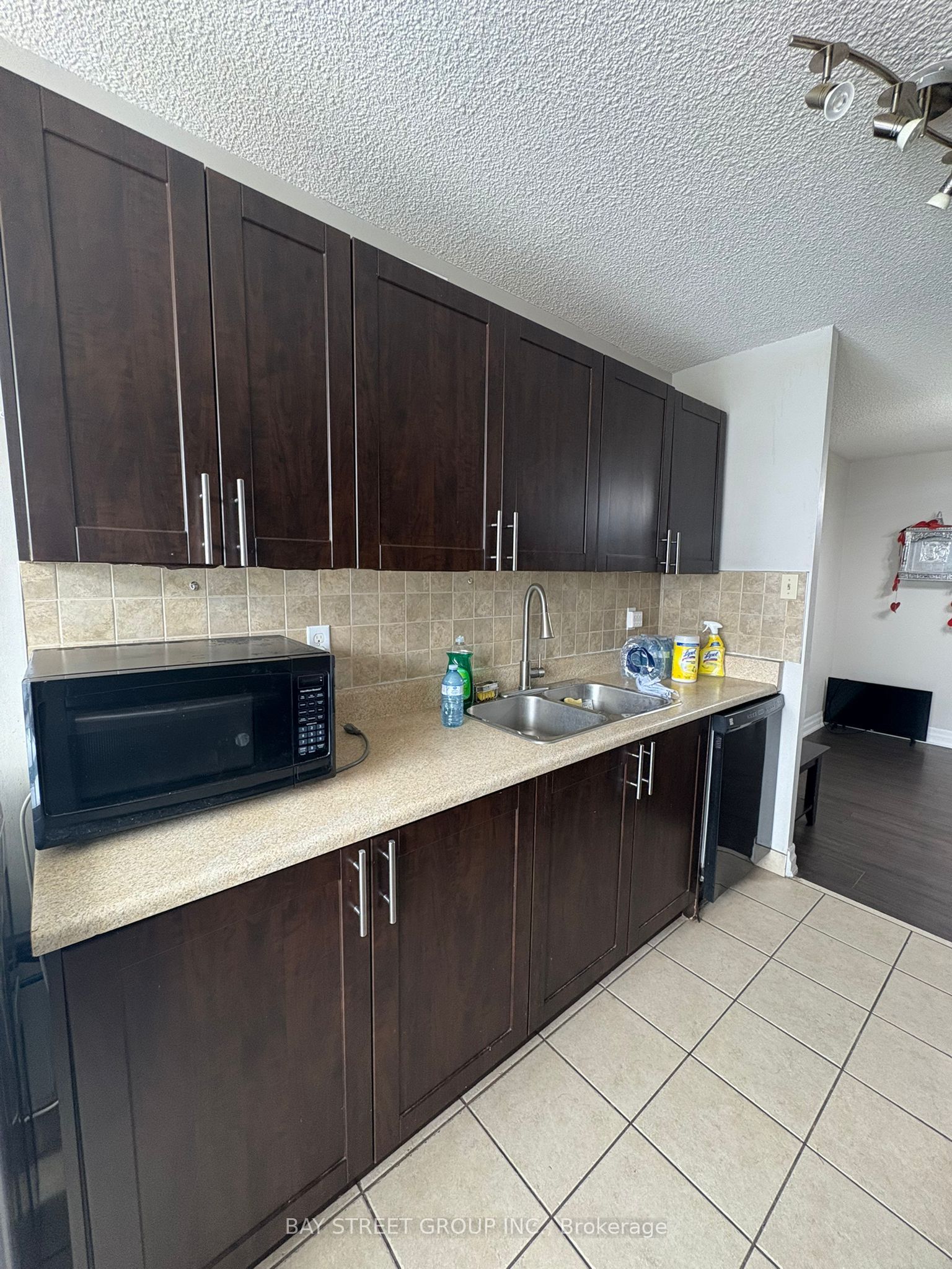 Photo 4 of Unit 804, 17 Knightsbridge Road, Brampton, Queen Street Corridor — HOMEH