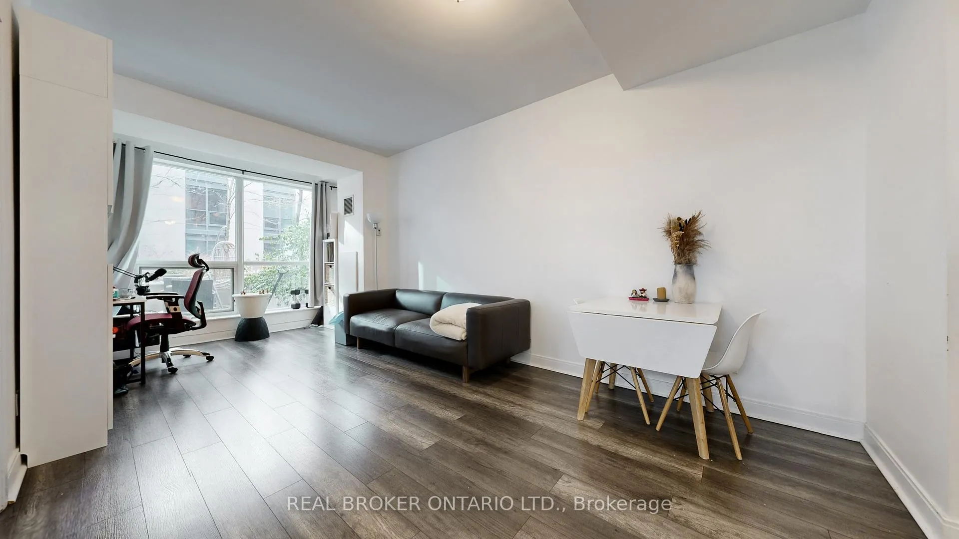 Photo 4 of Unit 313, 38 The Esplanade, Toronto, Waterfront Communities — HOMEH