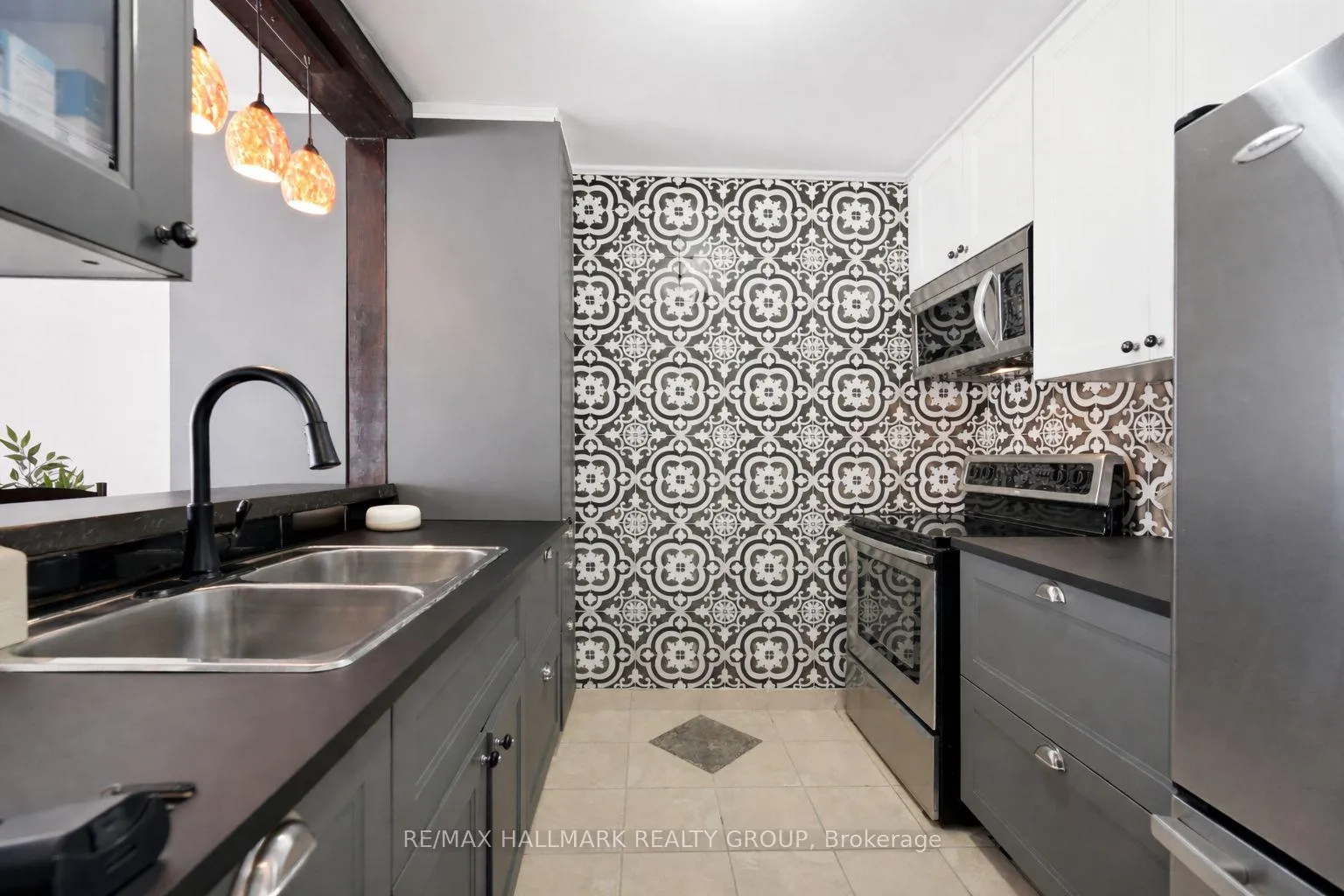 Photo 3 of Unit 113, 1099 Cadboro Road, Ottawa, Carson Grove — HOMEH