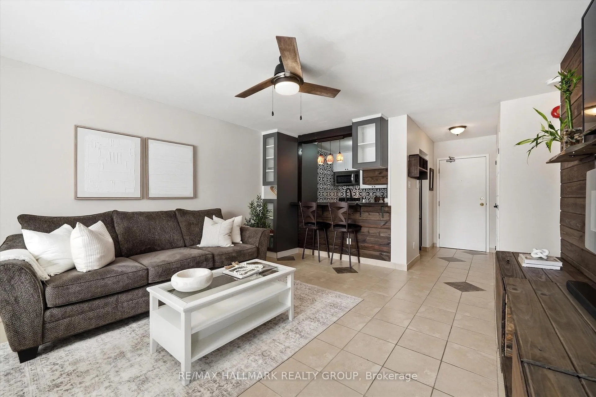 Photo 9 of Unit 113, 1099 Cadboro Road, Ottawa, Carson Grove — HOMEH