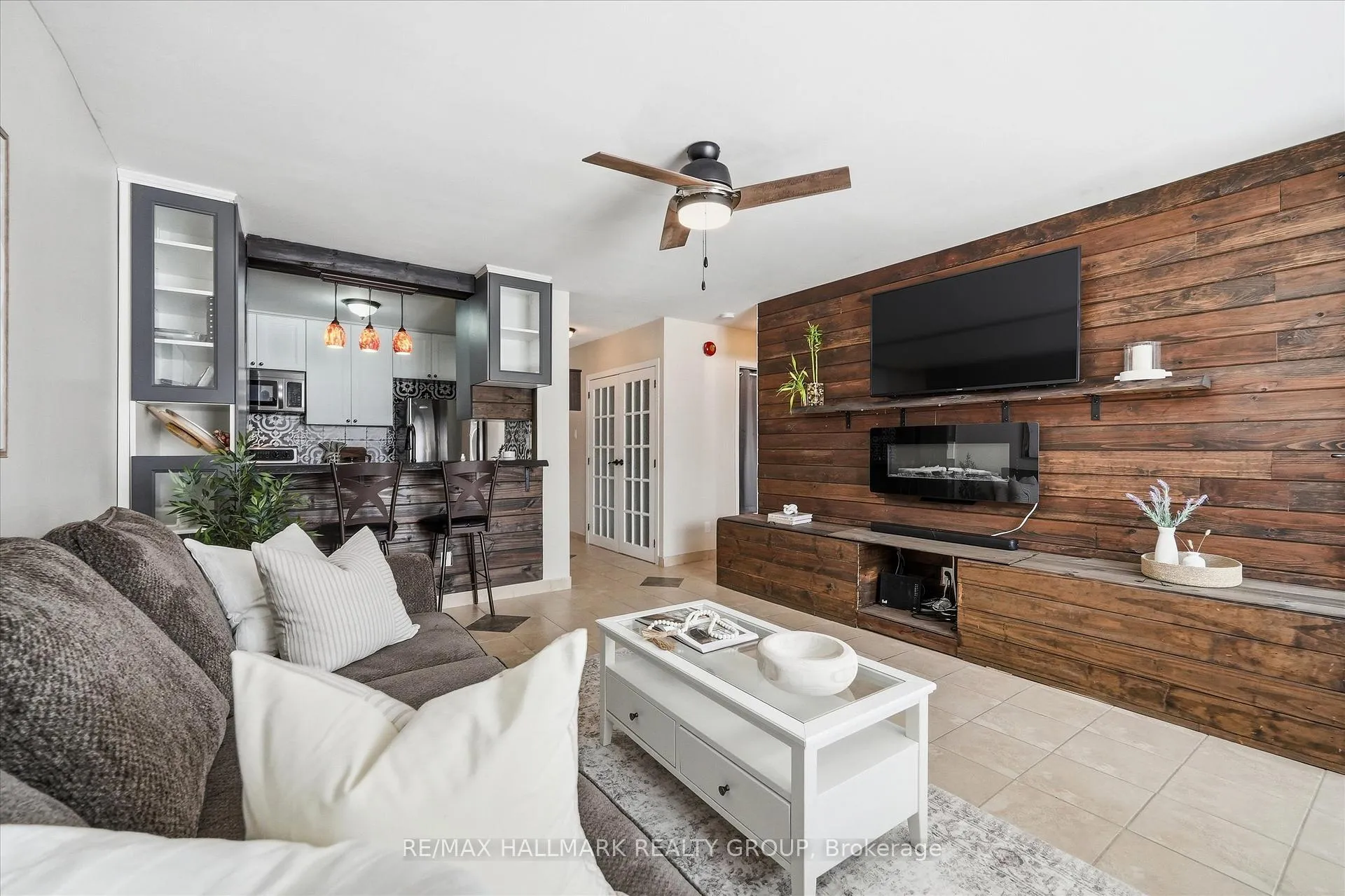 Photo 10 of Unit 113, 1099 Cadboro Road, Ottawa, Carson Grove — HOMEH