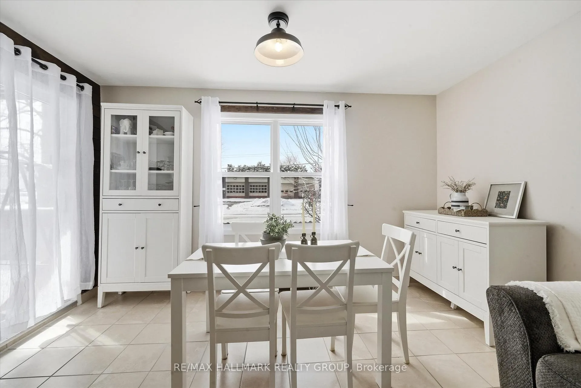 Photo 11 of Unit 113, 1099 Cadboro Road, Ottawa, Carson Grove — HOMEH