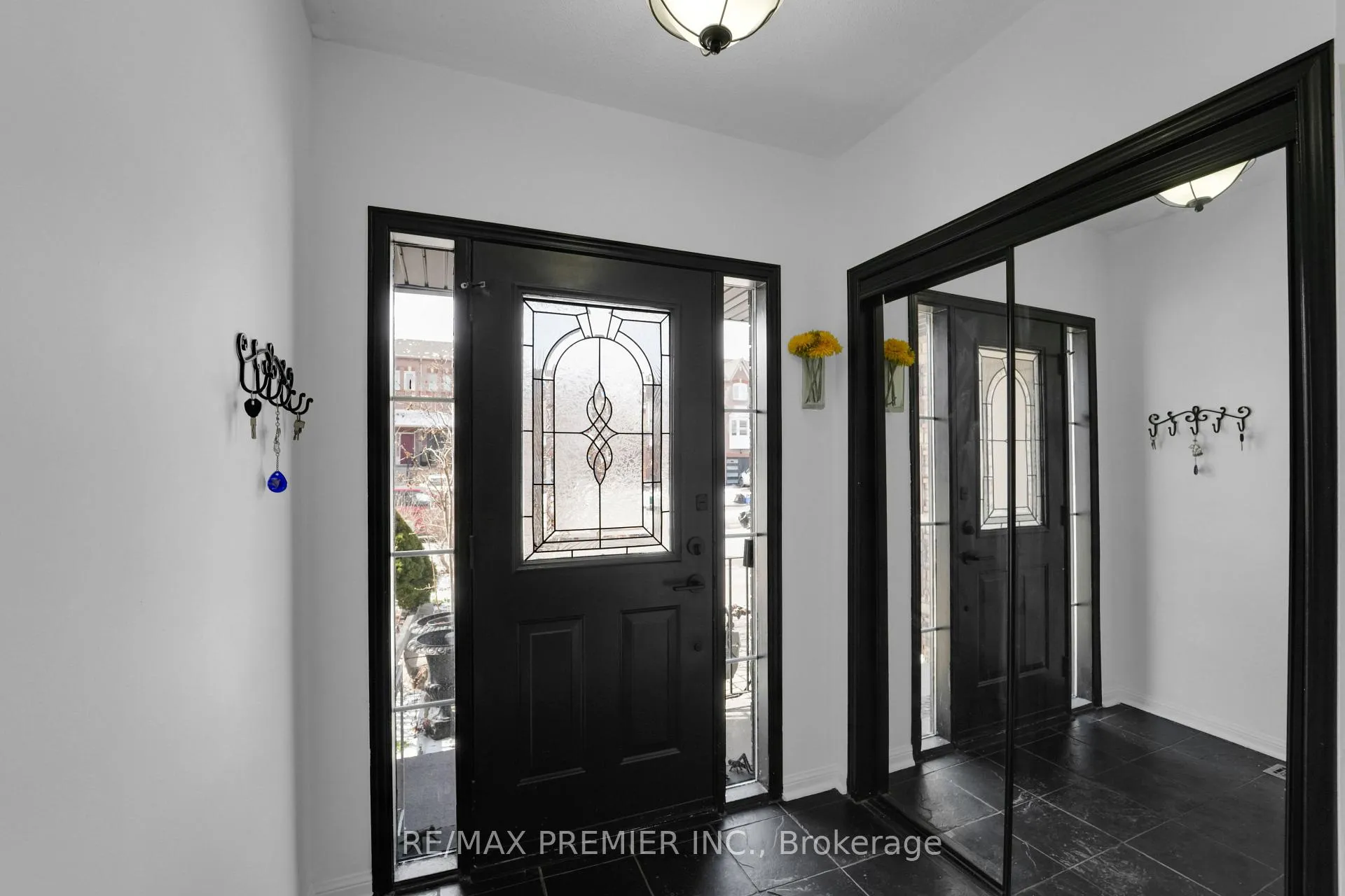 Photo 4 of 15 Michelle Drive, Vaughan, East Woodbridge — HOMEH