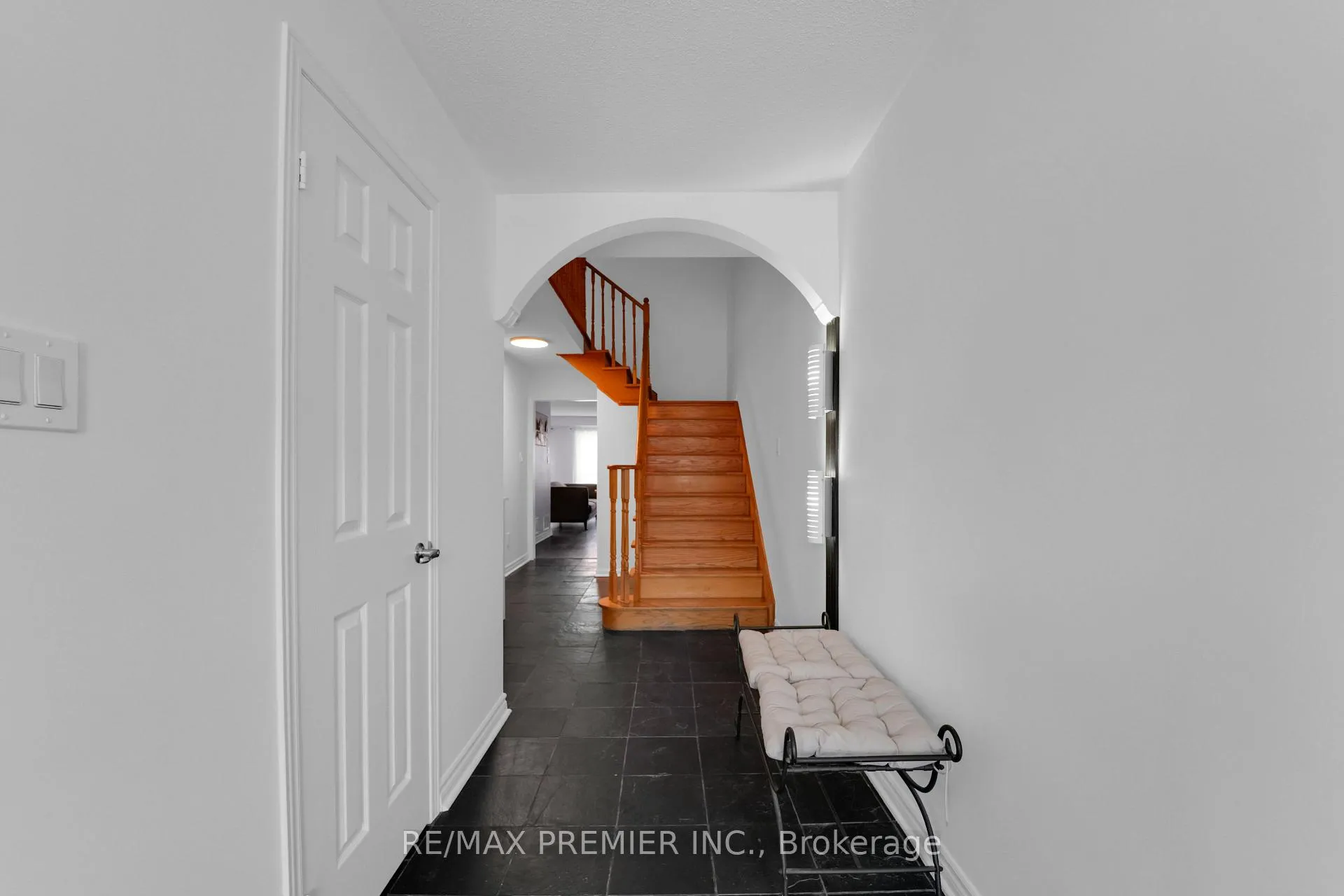 Photo 5 of 15 Michelle Drive, Vaughan, East Woodbridge — HOMEH