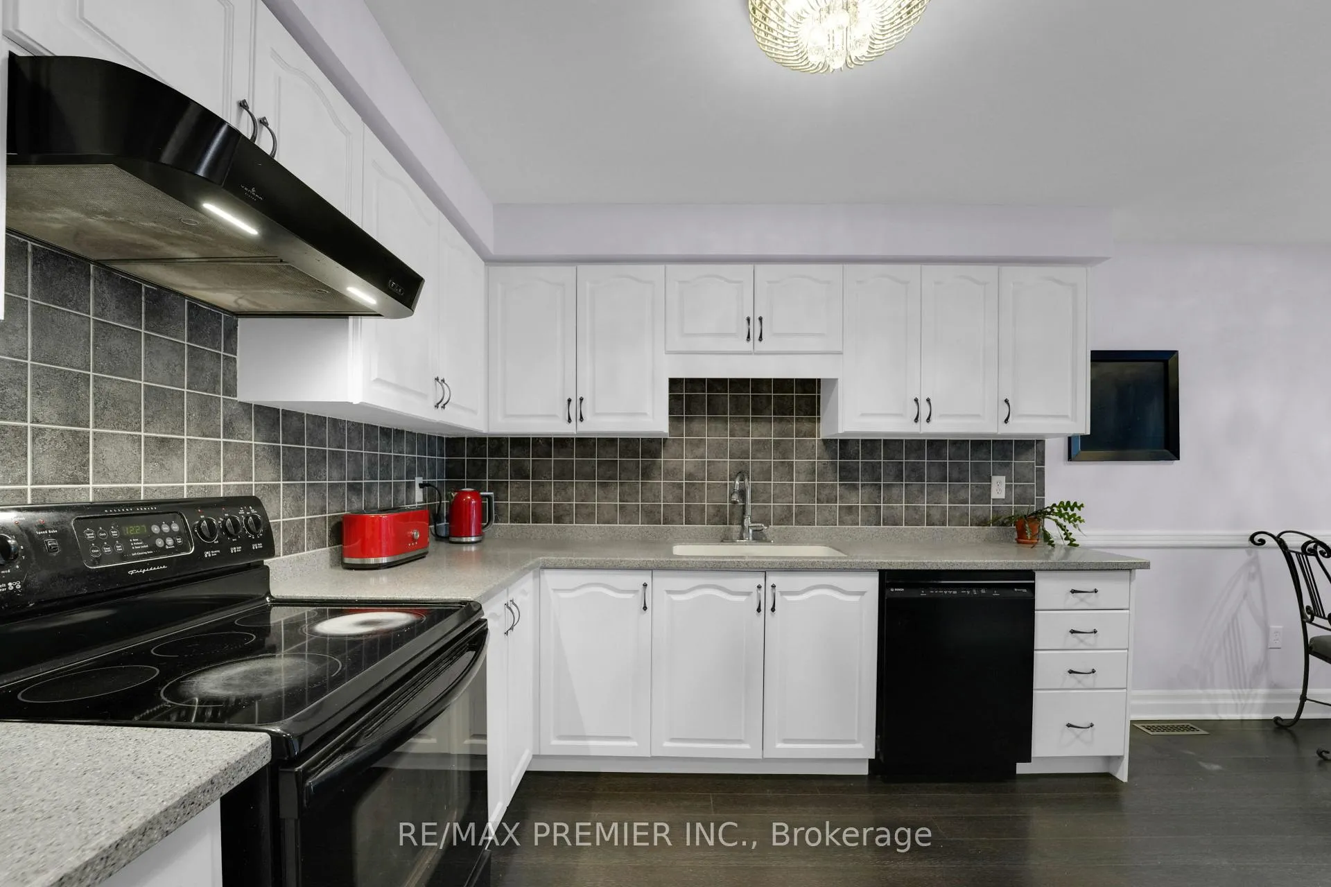 Photo 7 of 15 Michelle Drive, Vaughan, East Woodbridge — HOMEH