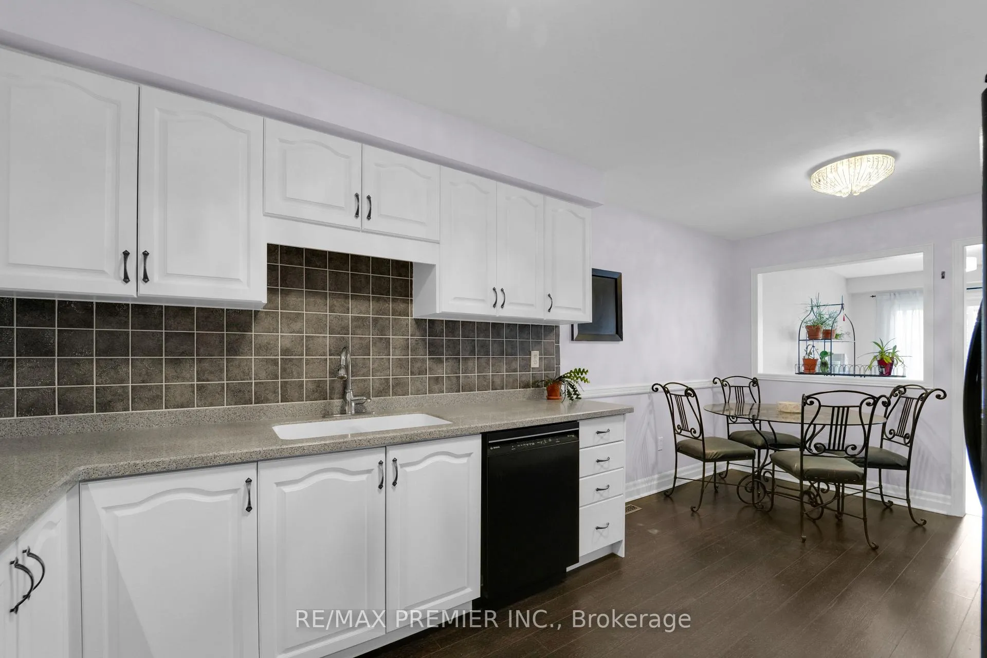 Photo 8 of 15 Michelle Drive, Vaughan, East Woodbridge — HOMEH