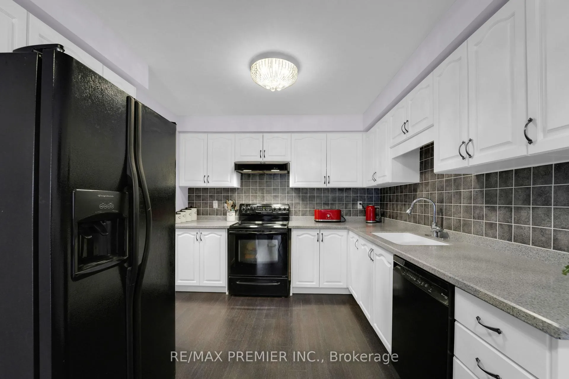 Photo 9 of 15 Michelle Drive, Vaughan, East Woodbridge — HOMEH