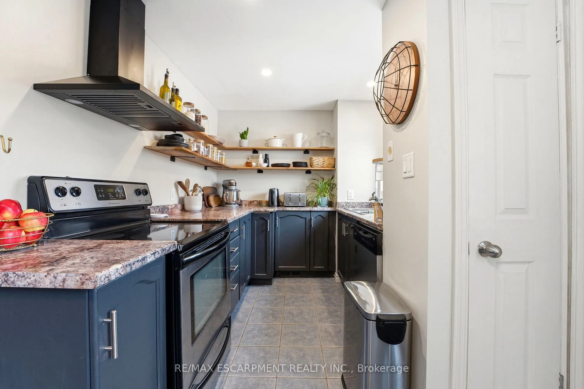 Photo 6 of 26 Richardson Drive, Norfolk, Port Dover — HOMEH