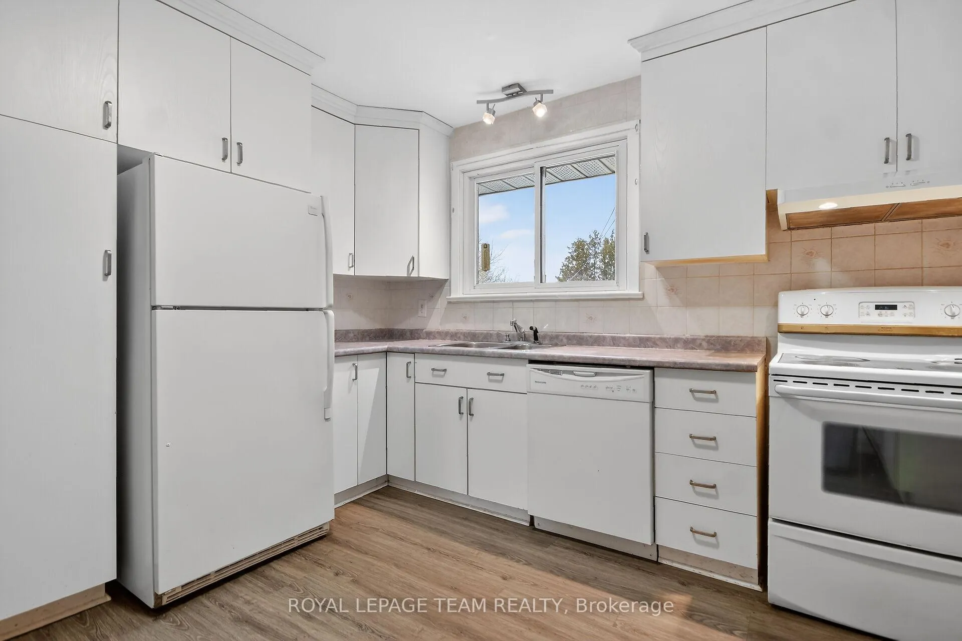 Photo 9 of 15 Savage Drive, Ottawa, Stittsville (Central) — HOMEH