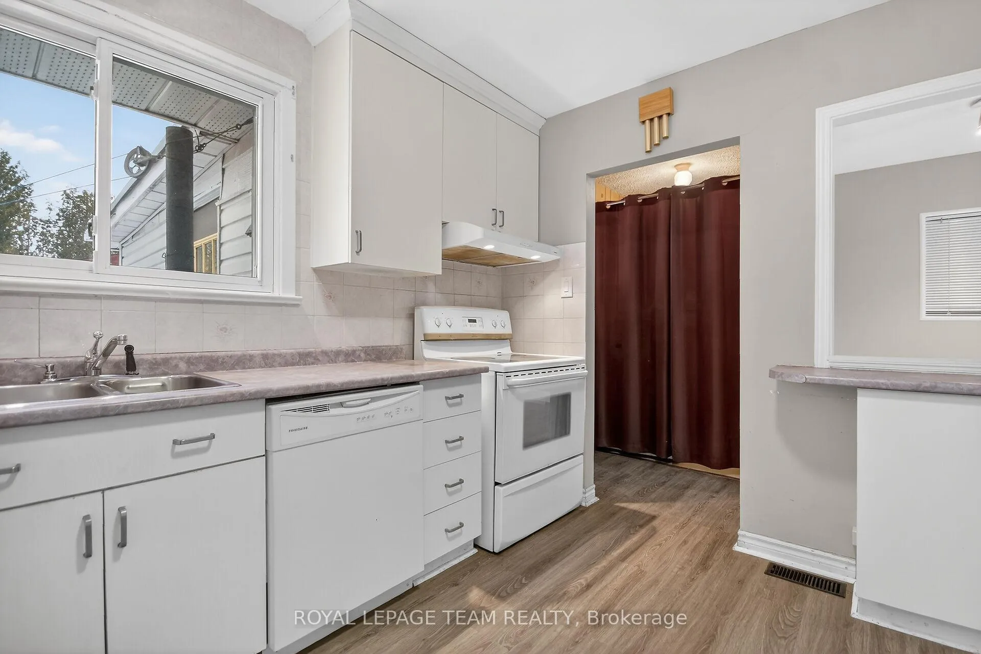 Photo 11 of 15 Savage Drive, Ottawa, Stittsville (Central) — HOMEH