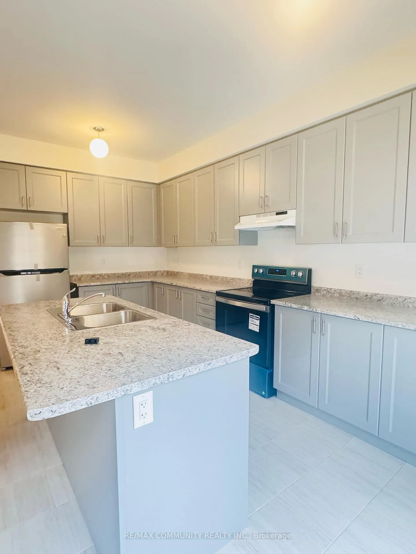 Photo 4 of 2506 Athena Path, Pickering, Rural Pickering — HOMEH