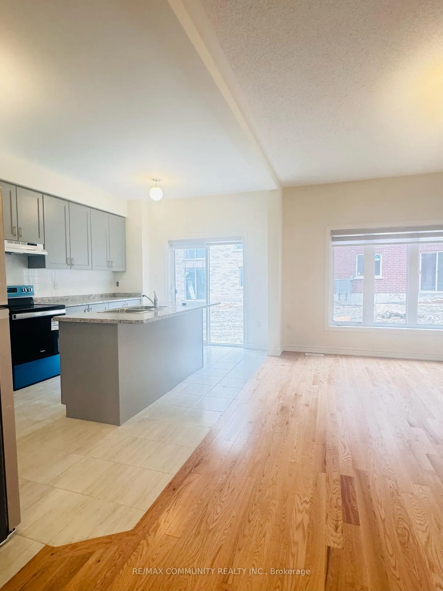 Photo 5 of 2506 Athena Path, Pickering, Rural Pickering — HOMEH