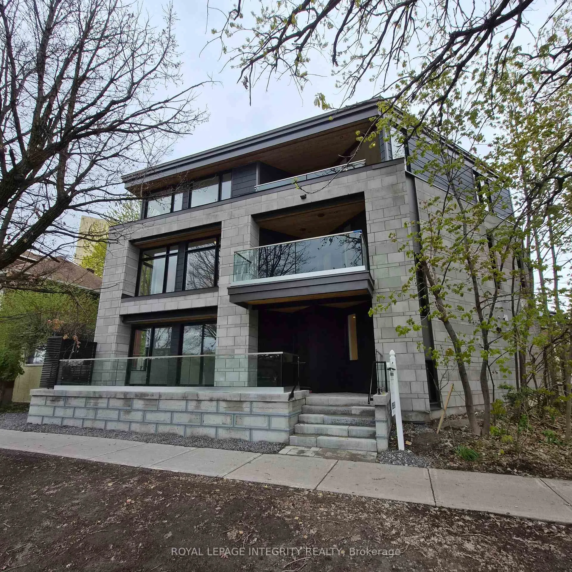 Photo of 112 Queen Elizabeth Drive
