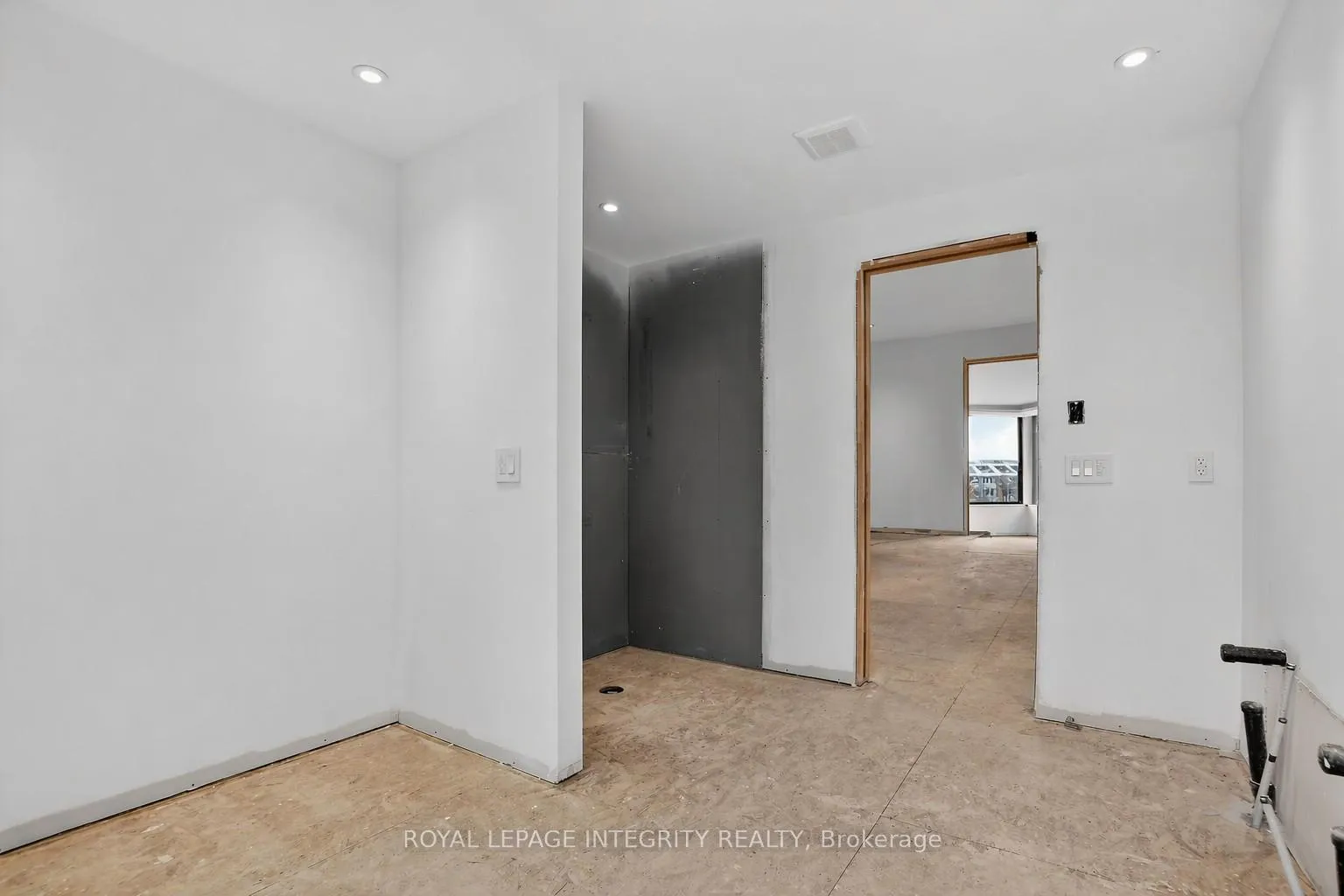Photo 48 of 112 Queen Elizabeth Drive, Ottawa, Ottawa Centre/Golden Triangle — HOMEH