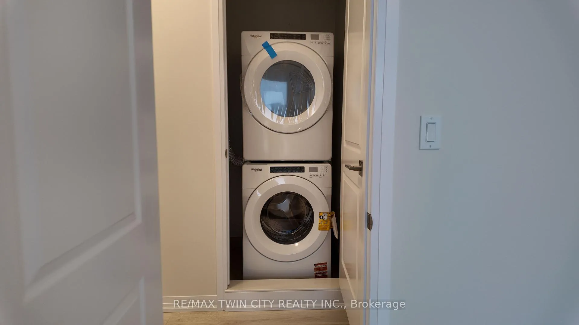 Photo 7 of Unit C055, 525 Erinbrook Drive, Kitchener — HOMEH