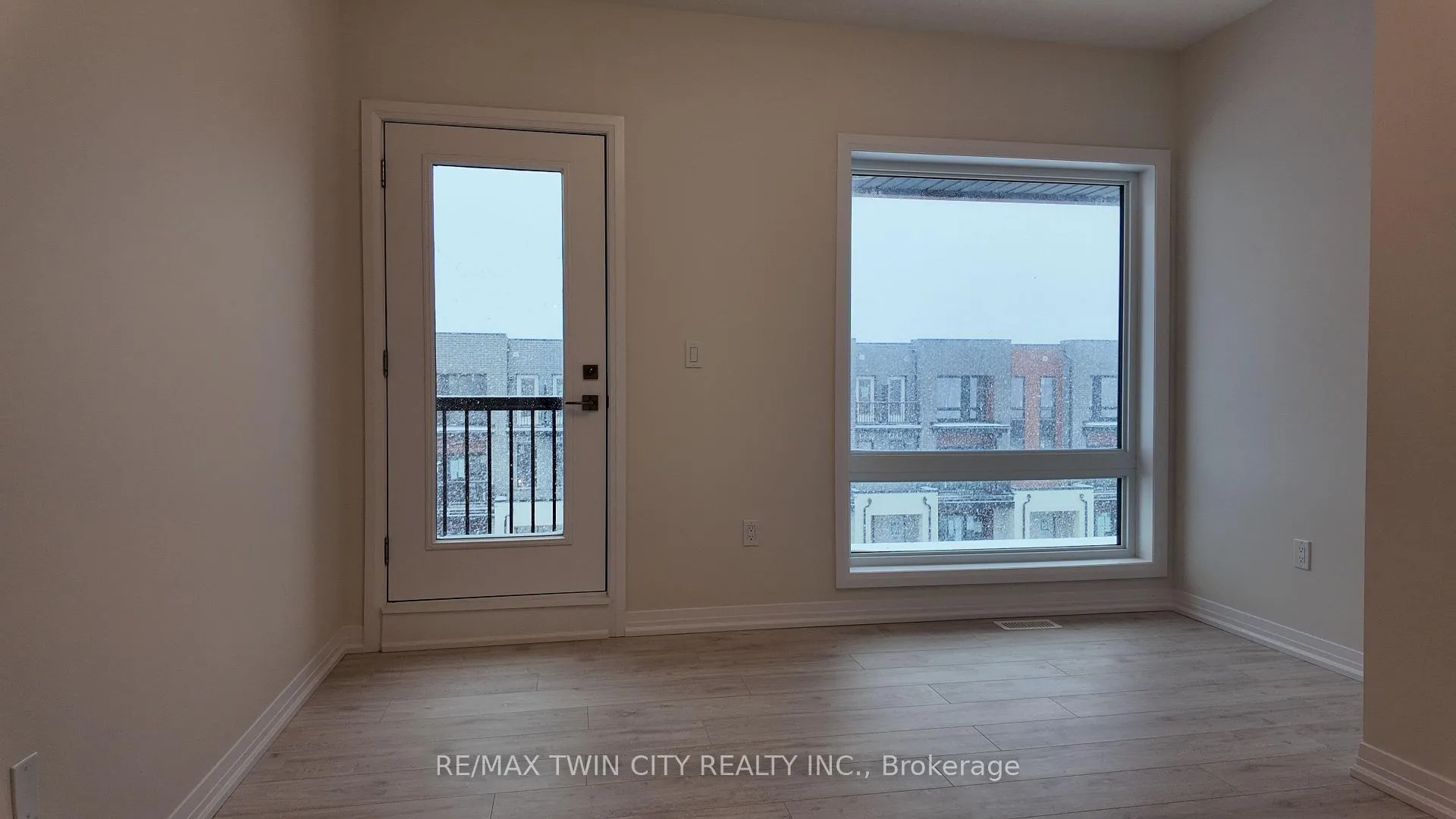 Photo 12 of Unit C055, 525 Erinbrook Drive, Kitchener — HOMEH