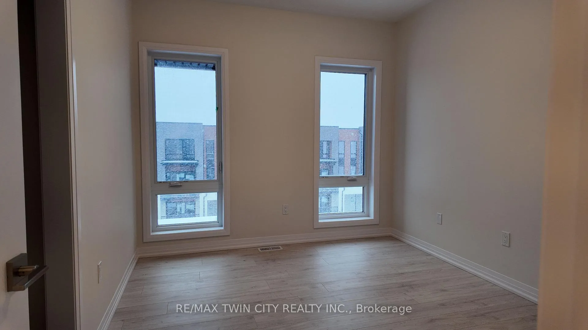 Photo 13 of Unit C055, 525 Erinbrook Drive, Kitchener — HOMEH