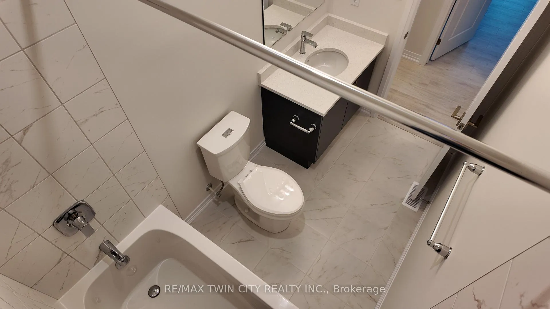 Photo 14 of Unit C055, 525 Erinbrook Drive, Kitchener — HOMEH