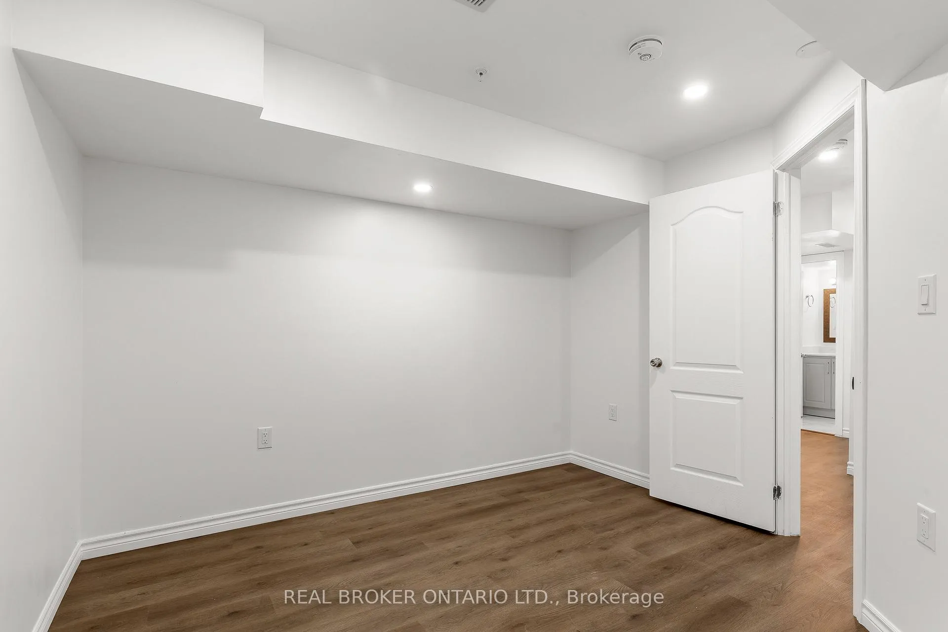 Photo 9 of Unit Basement, 392 Clarkson Gate, Milton, Ford — HOMEH