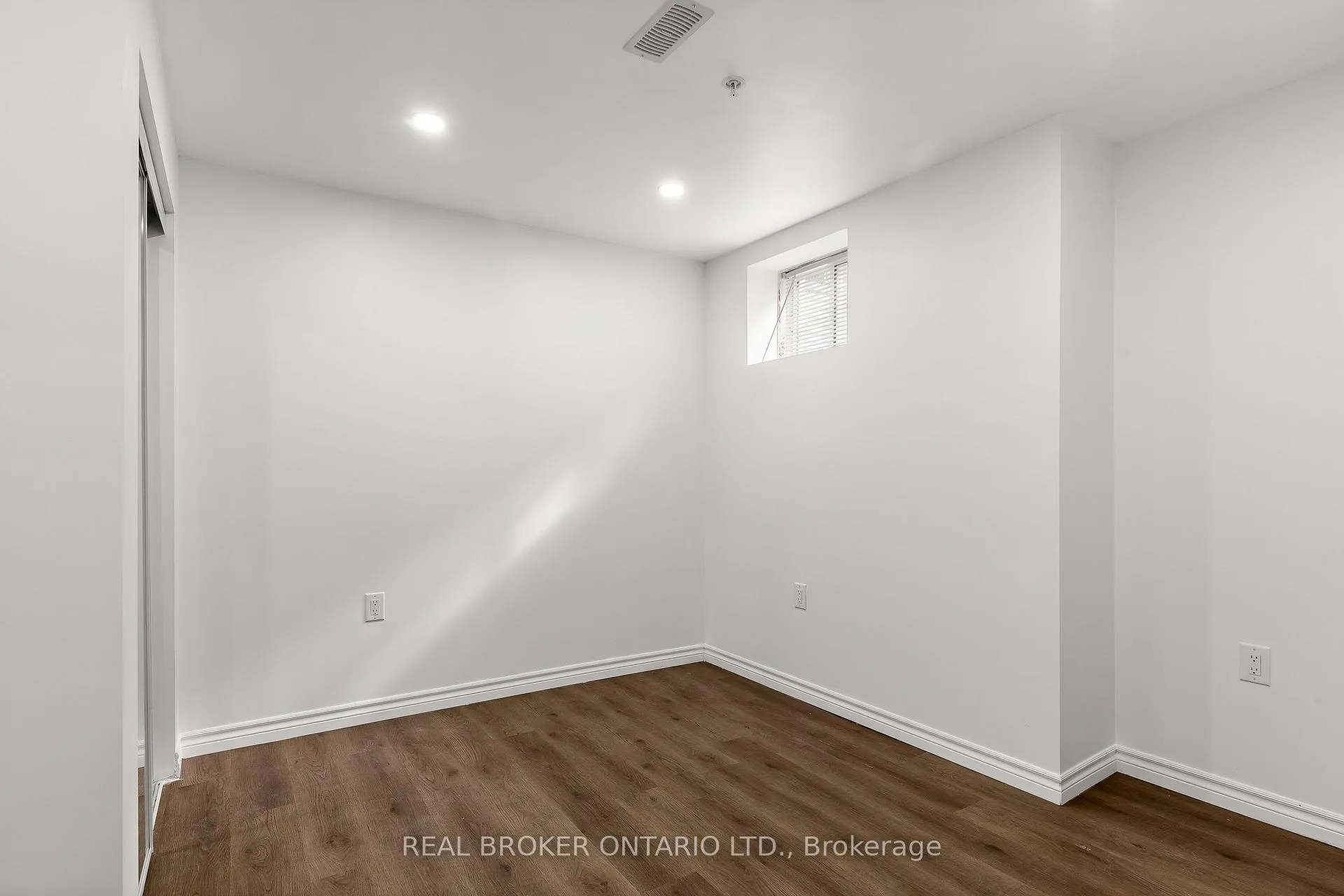 Photo 11 of Unit Basement, 392 Clarkson Gate, Milton, Ford — HOMEH