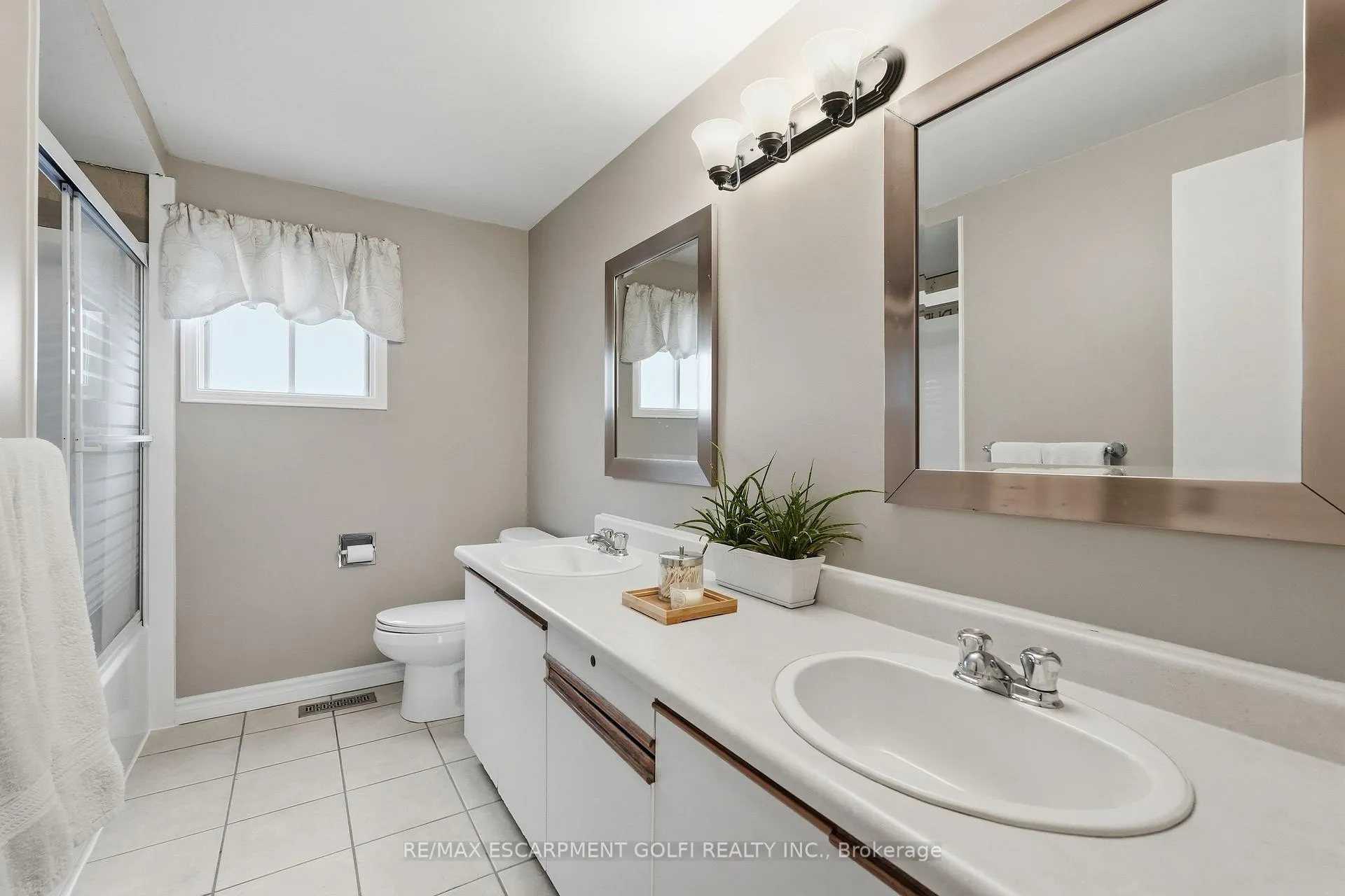 Photo 16 of 333 Celtic Drive, Hamilton, Stoney Creek — HOMEH