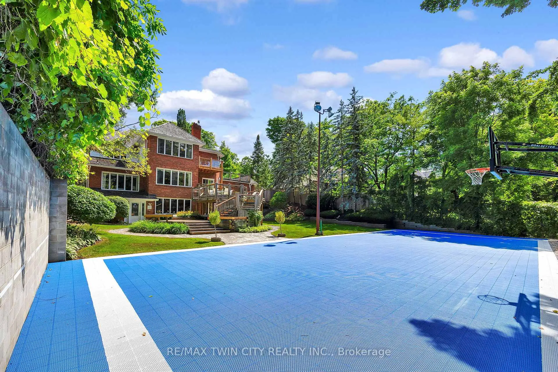 Photo 6 of 32 Maple Hill Drive, Kitchener — HOMEH