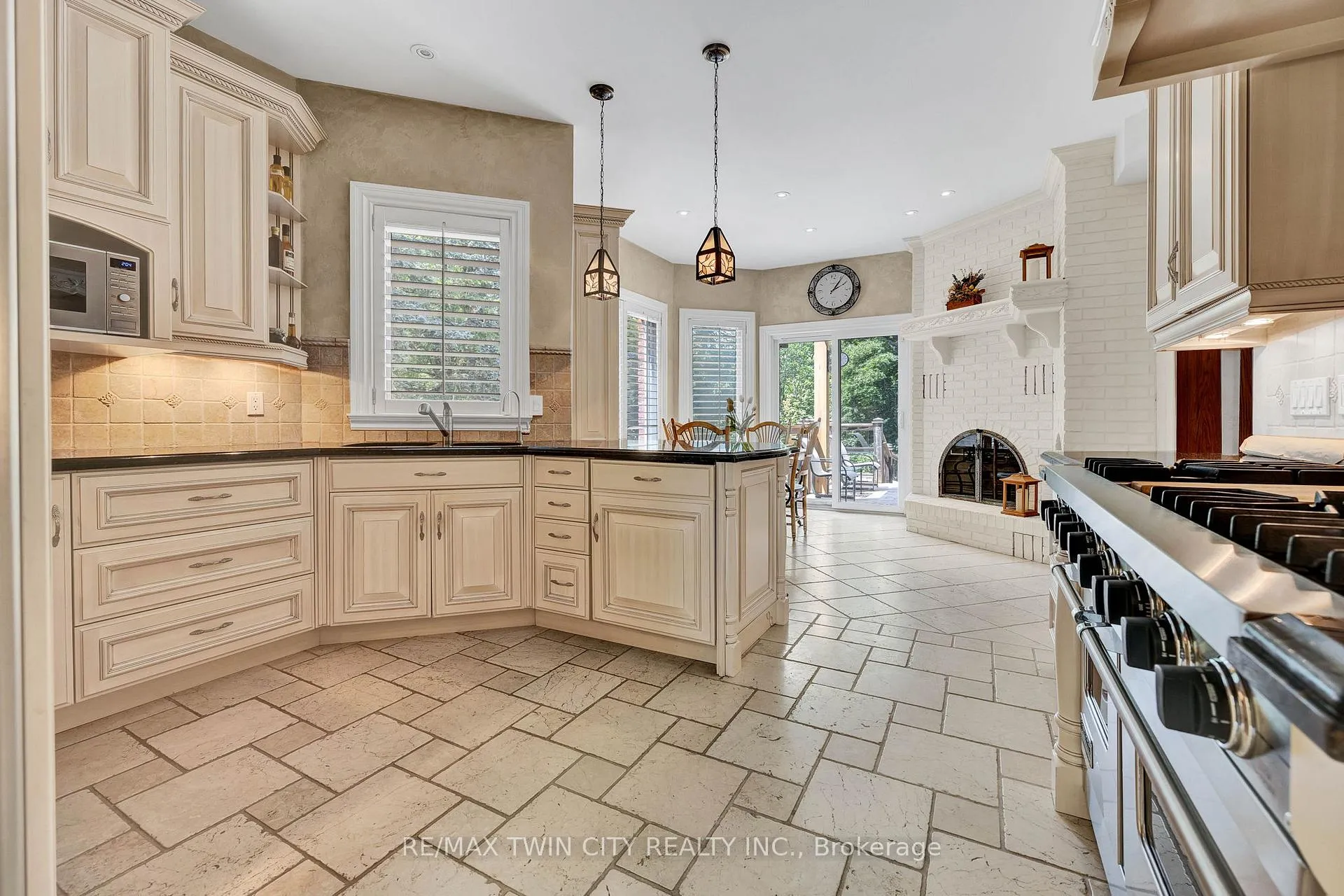 Photo 8 of 32 Maple Hill Drive, Kitchener — HOMEH