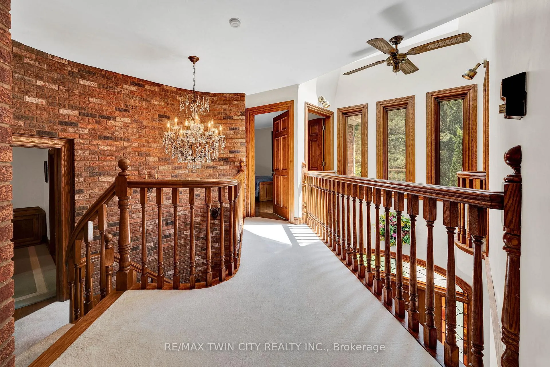 Photo 12 of 32 Maple Hill Drive, Kitchener — HOMEH