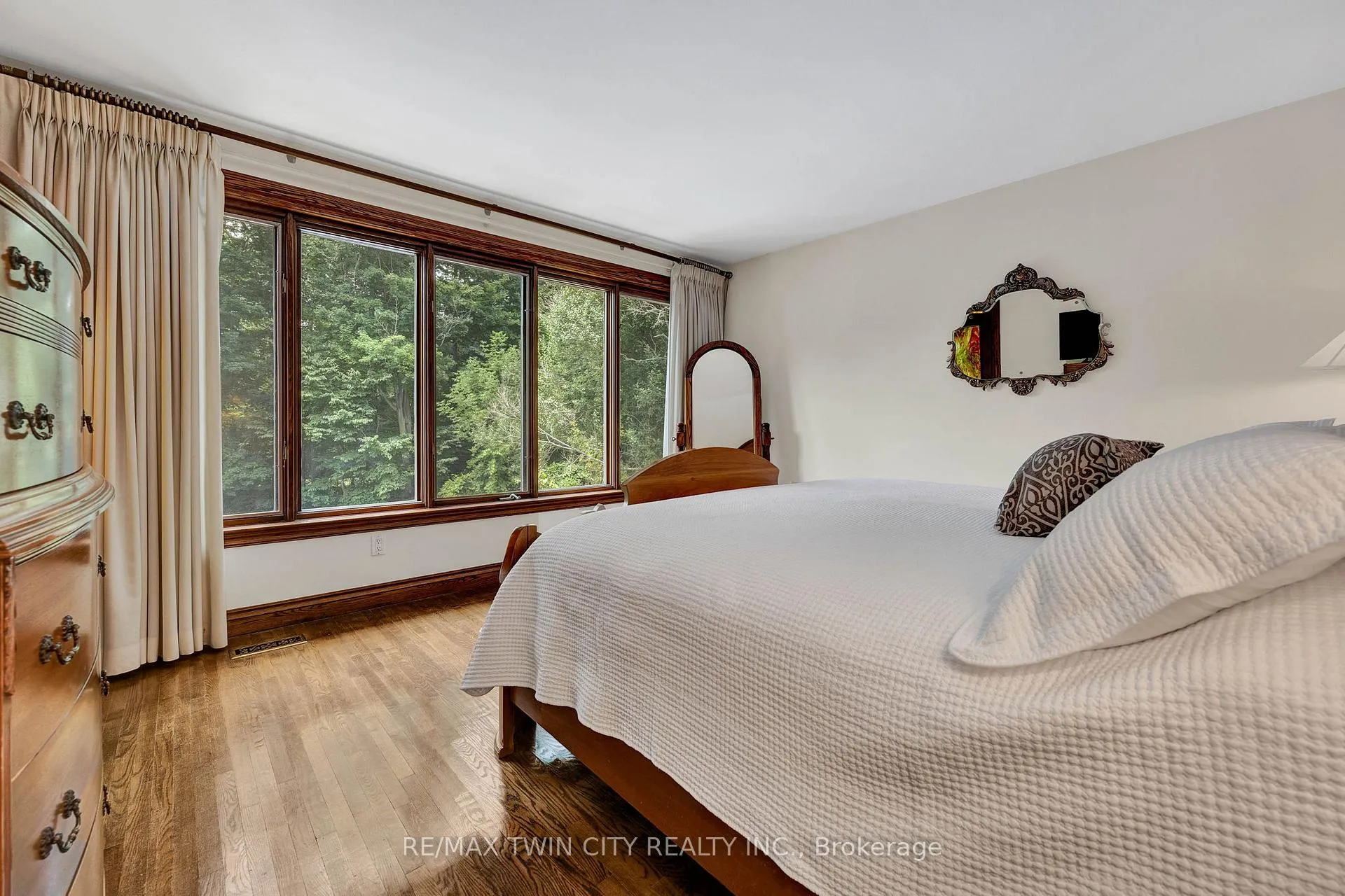 Photo 13 of 32 Maple Hill Drive, Kitchener — HOMEH
