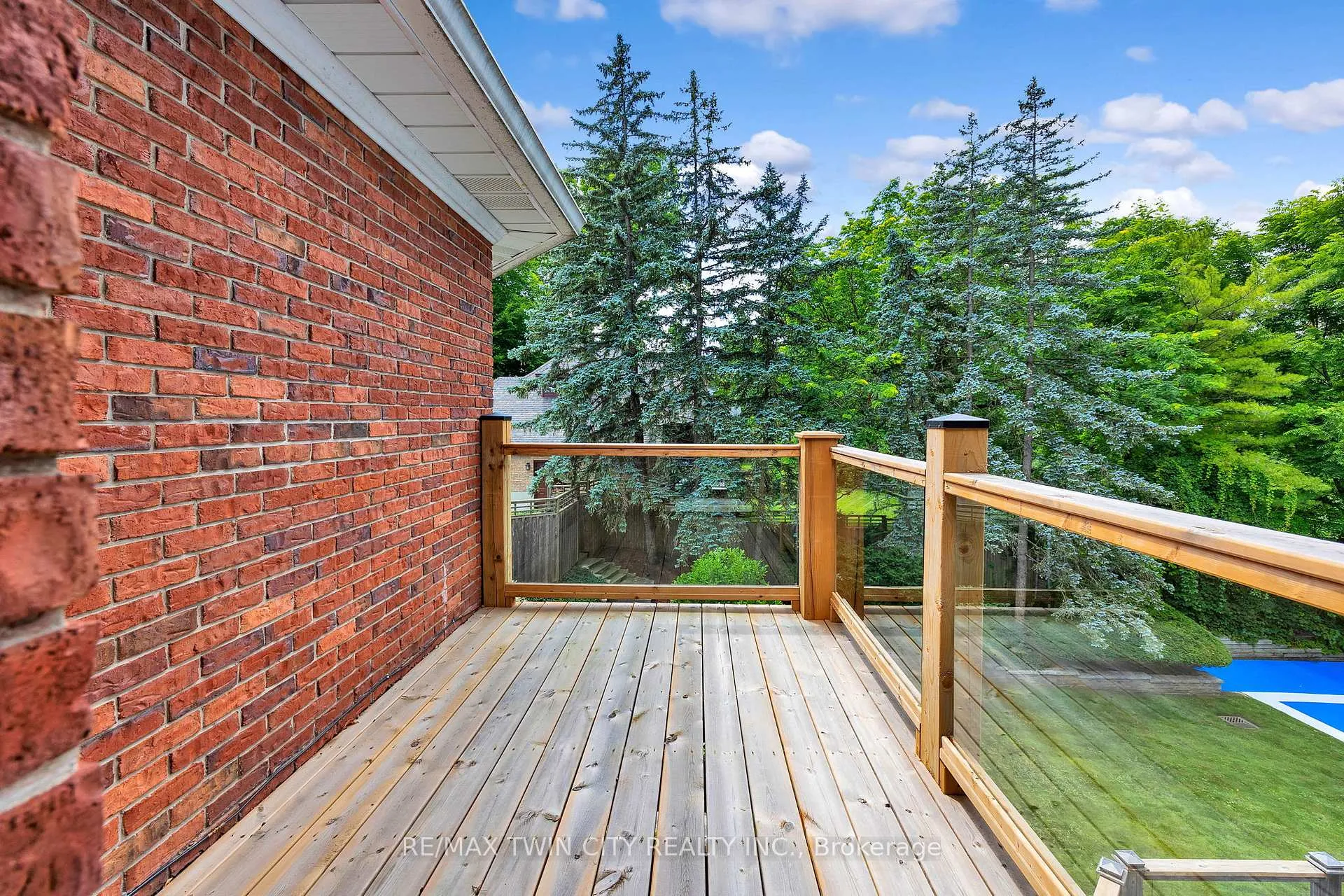 Photo 15 of 32 Maple Hill Drive, Kitchener — HOMEH