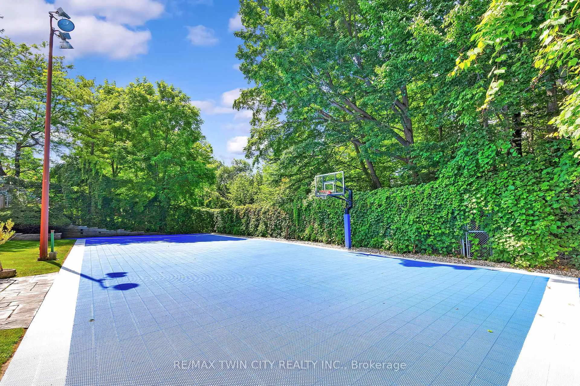 Photo 21 of 32 Maple Hill Drive, Kitchener — HOMEH