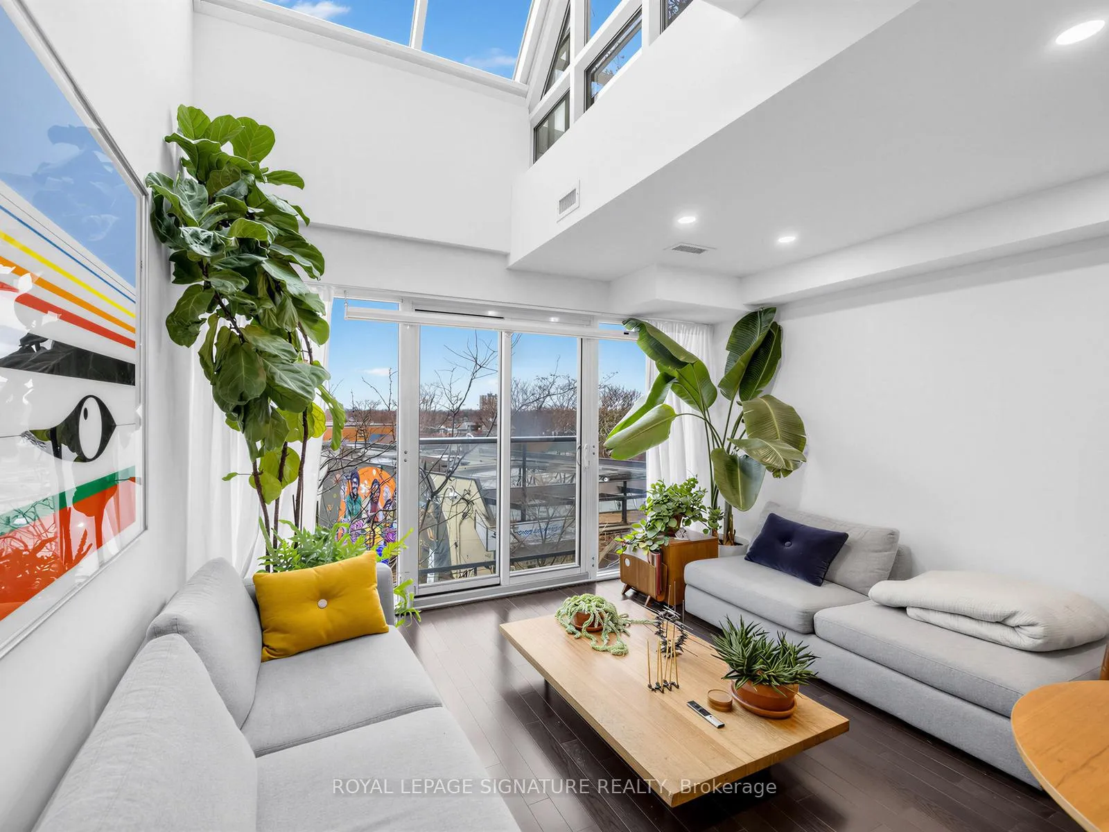 Front of Unit 14, 1636 Dundas St Street W