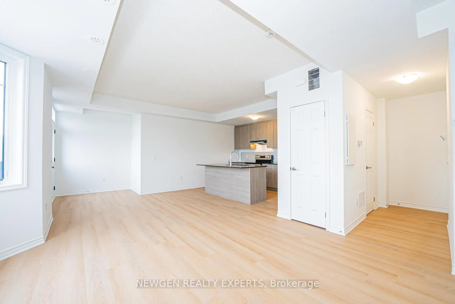 Photo 7 of Unit 15, 4320 Ebenezer Road, Brampton, Bram East — HOMEH