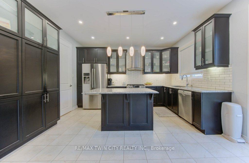 Photo 8 of 231 Grovehill Crescent, Kitchener, Rosenburg — HOMEH