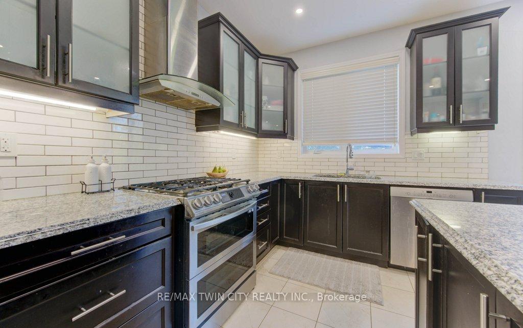 Photo 10 of 231 Grovehill Crescent, Kitchener, Rosenburg — HOMEH