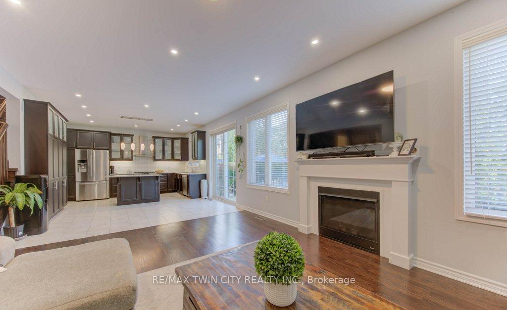 Photo 14 of 231 Grovehill Crescent, Kitchener, Rosenburg — HOMEH