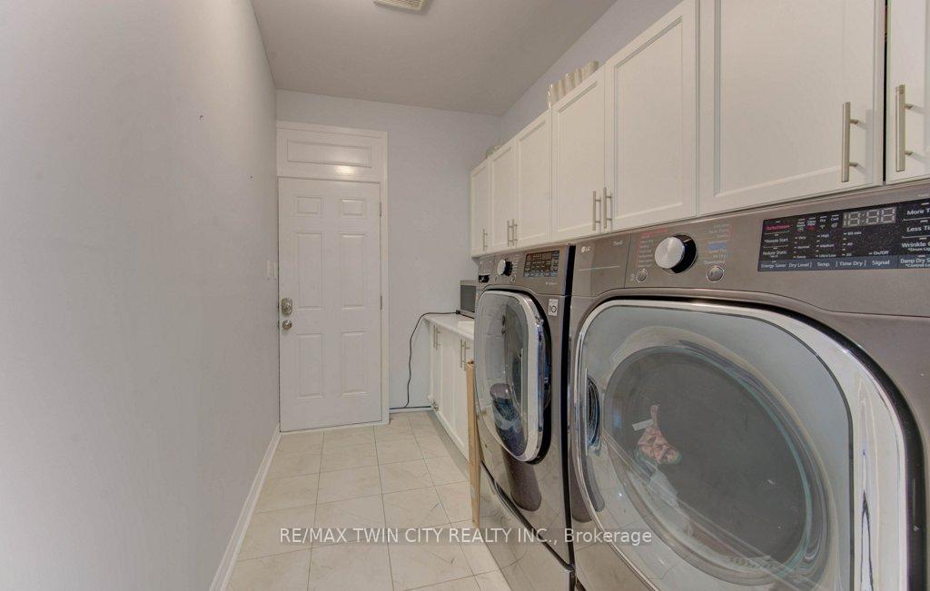 Photo 18 of 231 Grovehill Crescent, Kitchener, Rosenburg — HOMEH