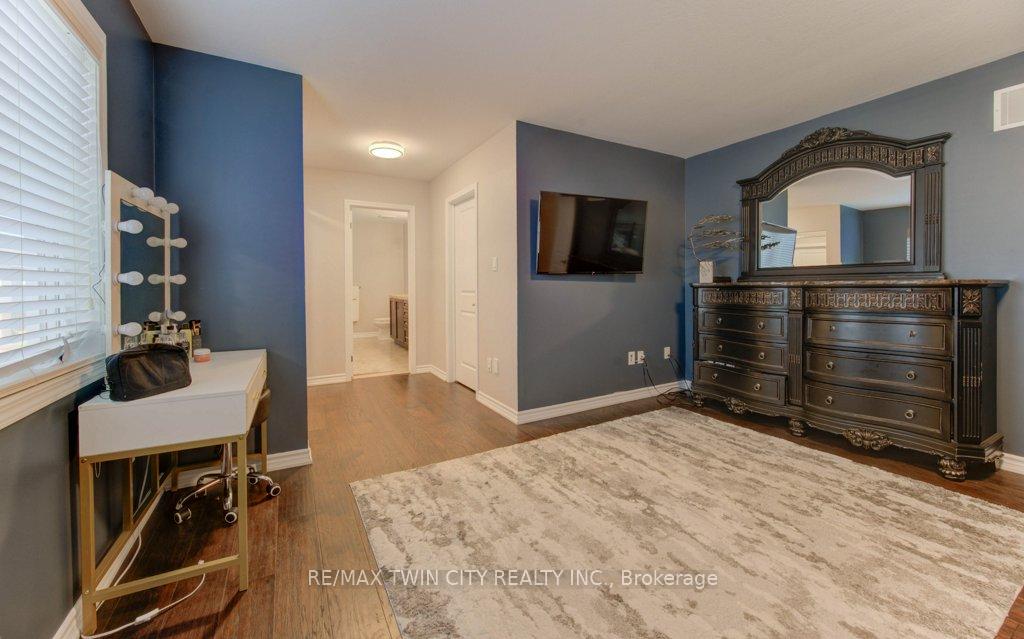 Photo 21 of 231 Grovehill Crescent, Kitchener, Rosenburg — HOMEH