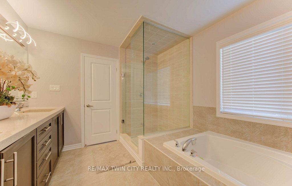 Photo 23 of 231 Grovehill Crescent, Kitchener, Rosenburg — HOMEH