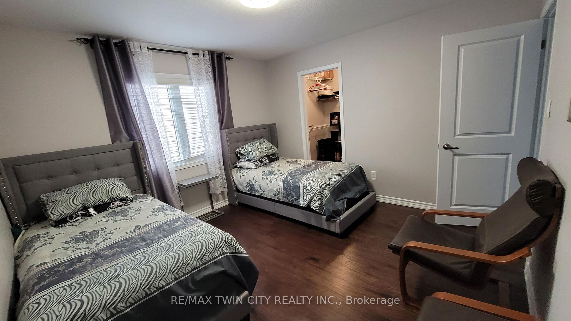 Photo 24 of 231 Grovehill Crescent, Kitchener, Rosenburg — HOMEH