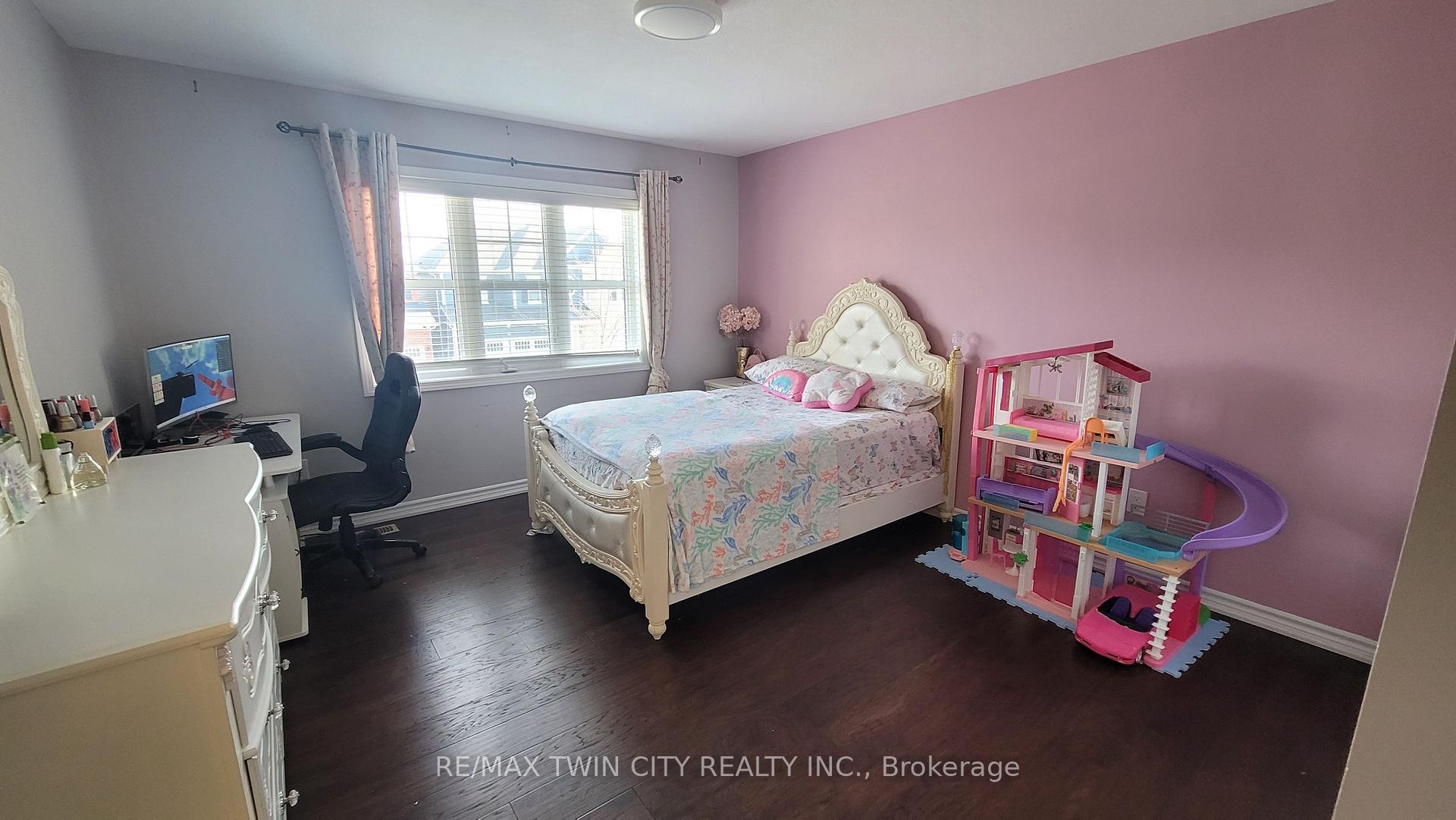 Photo 25 of 231 Grovehill Crescent, Kitchener, Rosenburg — HOMEH