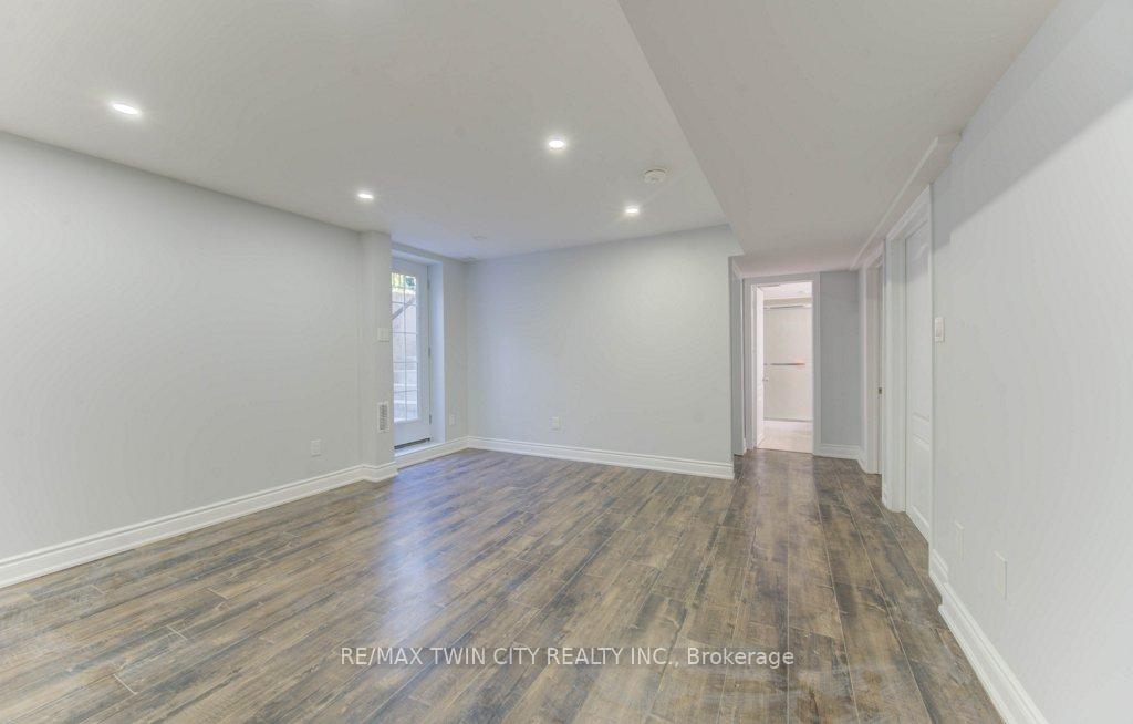 Photo 38 of 231 Grovehill Crescent, Kitchener, Rosenburg — HOMEH
