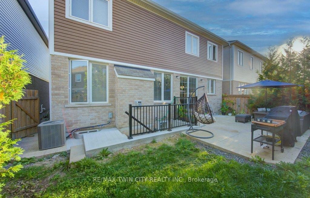 Photo 40 of 231 Grovehill Crescent, Kitchener, Rosenburg — HOMEH