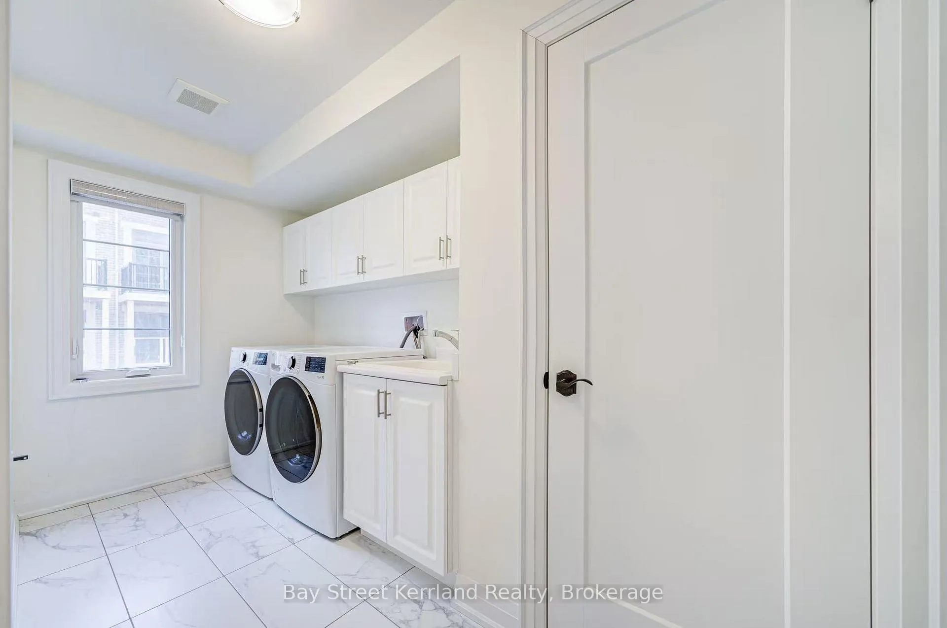 Photo 7 of 10 Silvermills Lane, Markham, Angus Glen — HOMEH