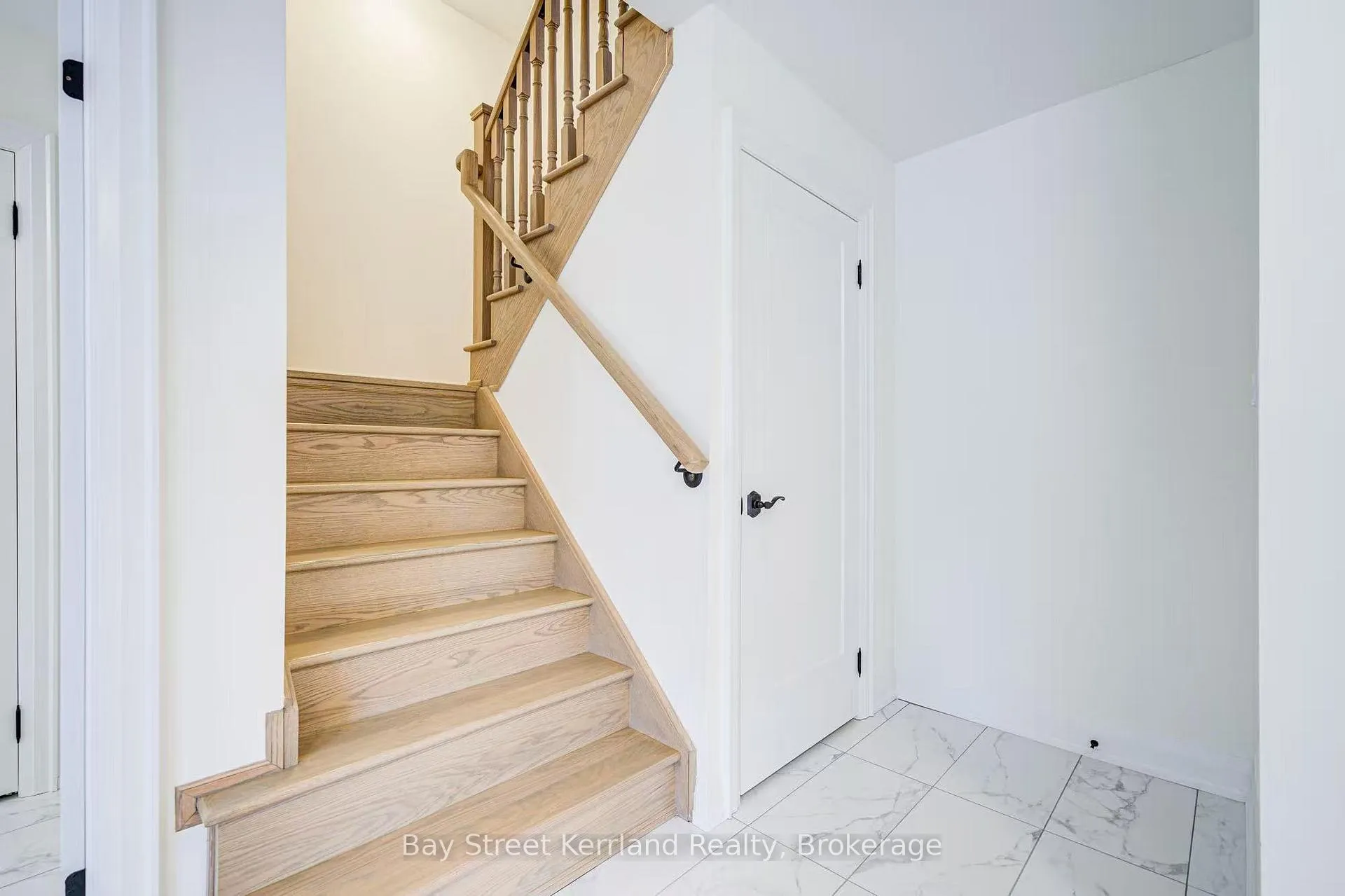Photo 8 of 10 Silvermills Lane, Markham, Angus Glen — HOMEH